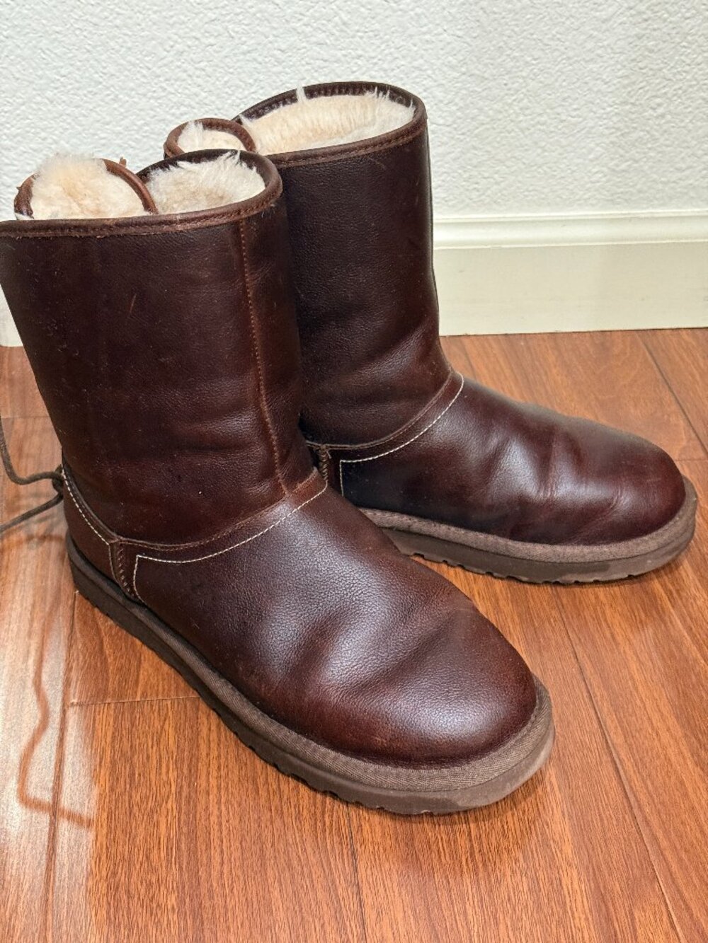 UGG Women’s Brown Leather Shearling Lace-Up Boots Size 8 / EU 39
